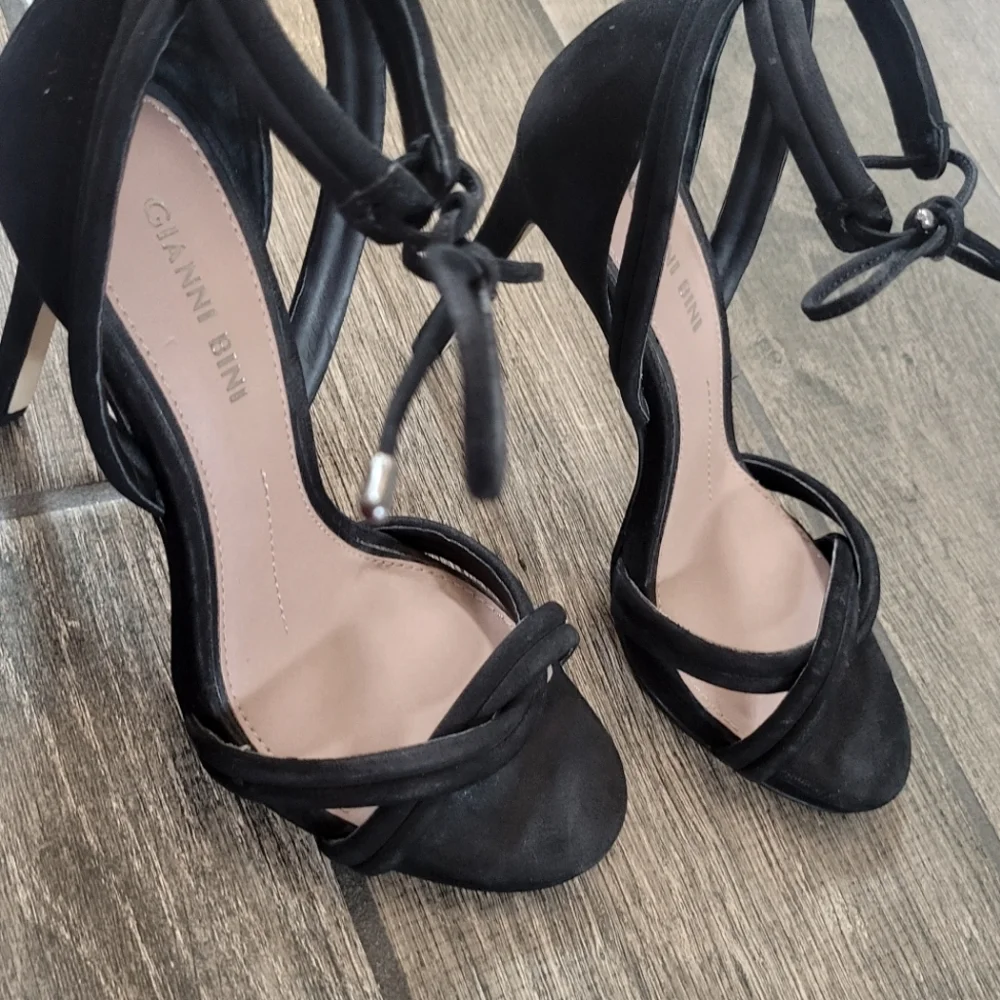 Gianni Bini Black Strappy Ankle Tie Heels / Size 6 - Picture 2 of 7